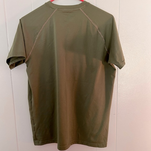 Under Armour Tshirt - Picture 2 of 4